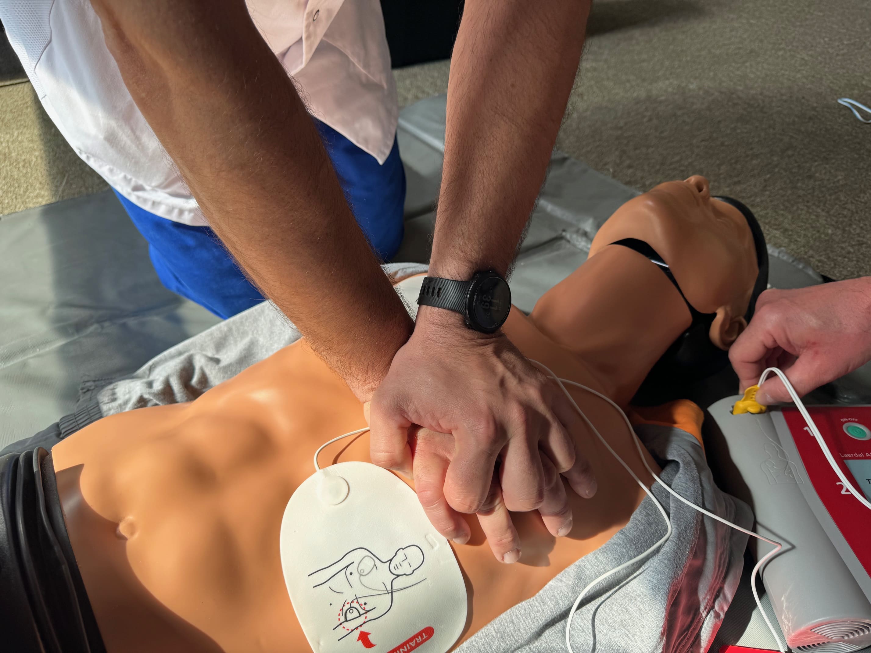 Formation AFGSU avec mannequin de réanimation
